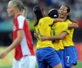 图文-[女足1/4决赛]巴西2-1挪威 球员庆祝进球