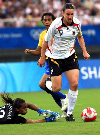 图文-女足半决赛巴西4-1德国 巴西门将望尘莫及