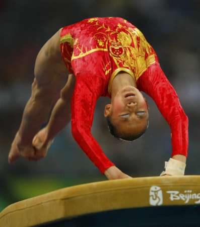 图文-[体操]中国女团冲击冠军 杨伊琳在比赛中
