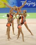 图文-艺术体操集体全能比赛 以色列队的托举造型