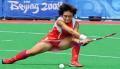 图文-女子曲棍球继续开战 韩国队抓住机会
