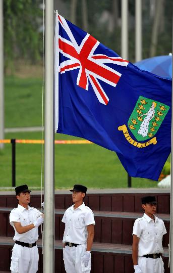 图文-英属维尔京群岛代表团升旗仪式 雄伟的国旗