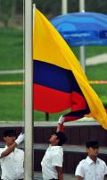 图文-哥伦比亚奥运代表团升旗仪式 升起国旗一瞬