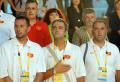 图文-黑山奥运代表团升旗仪式 升旗时的代表团成员
