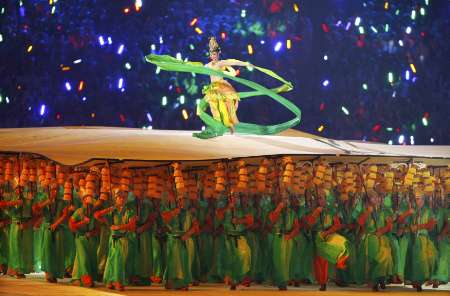 图文-北京奥运会开幕式盛大表演 独舞演员长袖飘飘