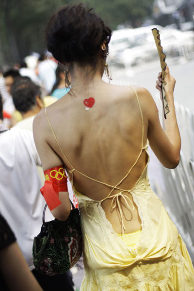 图文-北京奥运会开幕式准备就绪 美女支持奥运