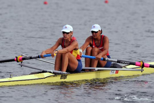 图文-女子双人单桨决赛赛况 罗马尼亚队蓄势待发