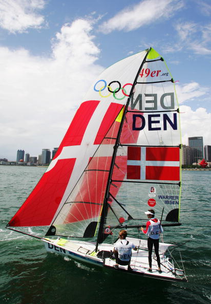 图文-奥运会帆船比赛11日各级别赛况 扬帆于海面