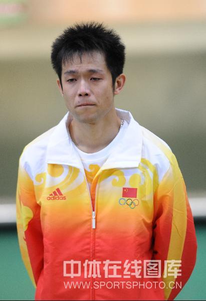 图文-男子10米气步枪决赛 中国选手朱启南获得银牌