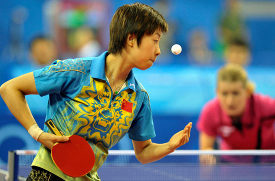图文-[乒乓球]女团首轮中国队取胜 张怡宁发球瞬间