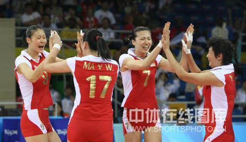 图文-[奥运]中国女排2-3古巴 女排姑娘相互鼓励