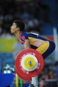 图文-举重男子62公斤级决赛赛况 萨拉萨尔在比赛中