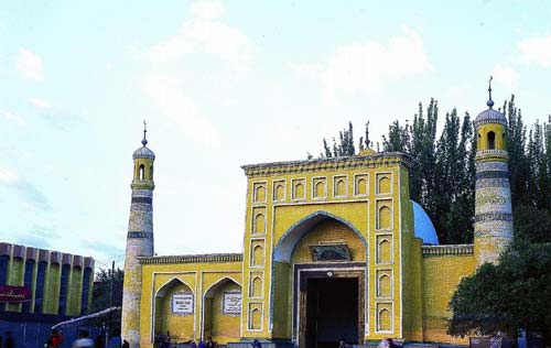 喀什市旅游景点艾提尕尔清真寺:中国最大的清
