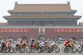 图文-路透社北京奥运最佳图片 自行车路过天安门