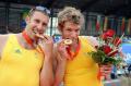 图文-奥运会赛艇经典瞬间回顾 澳大利亚队品尝金牌