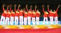 图文-[奥运]女排巴西3-1美国 中国女排姑娘向观众致意