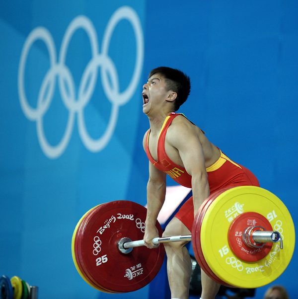 图文-[奥运]男子举重56公斤 龙清泉大吼奋力一举