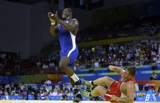 图文-奥运会古典式摔跤回顾 选手为自己鼓掌