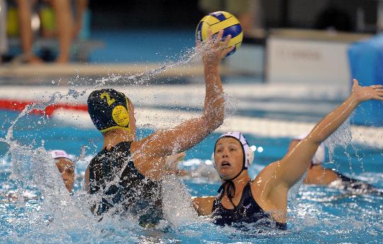 图文-女子水球半决赛美国胜澳大利亚 比兹沃斯射门