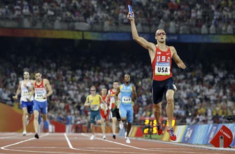 图文-奥运男子4X400米美国夺金 轻松冲过终点