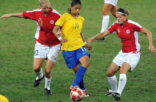 图文-女足巴西2比1胜挪威晋级四强 席尔瓦带球突破