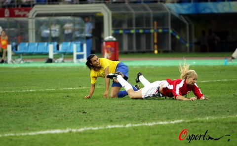 图文-巴西女足2-1挪威进入四强 对手也倒下了