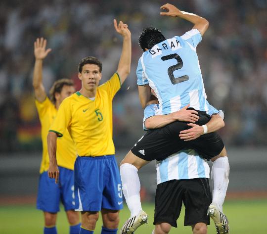 图文-阿根廷胜巴西挺进男足决赛 加拉伊庆祝进球