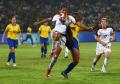 图文-奥运会女足决赛美国VS巴西  动作有点危险