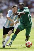 图文-男足决赛阿根廷1-0尼日利亚 我来扶你一把