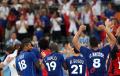 图文-奥运会22日男子手球赛况 法国队庆祝晋级