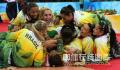 图文-[奥运]女排巴西3-1美国 抱作一团庆祝胜利