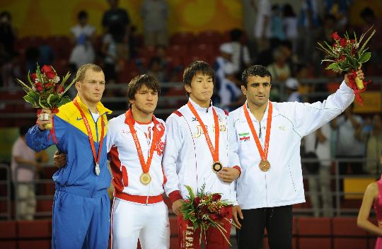图文-男子自由式60公斤级颁奖仪式 前三甲合影