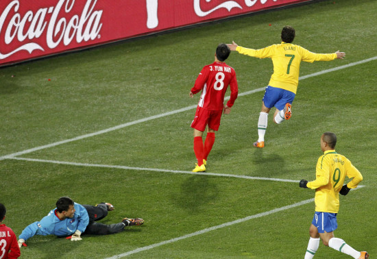 图文-[小组赛]巴西VS朝鲜 埃拉诺庆祝扩大比分
