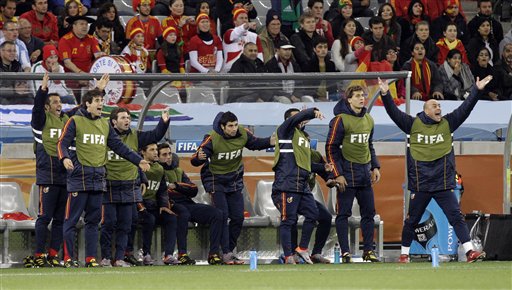 图文-[1\/8决赛]西班牙VS葡萄牙 替补席表示抗议