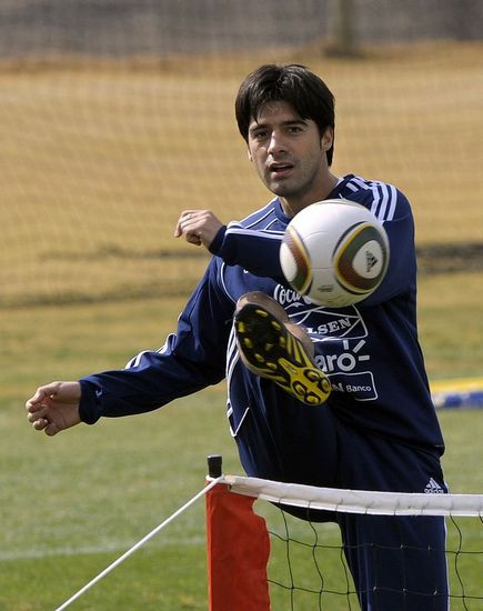 图文-巴拉圭网式足球备战西班牙 网前小吊_图