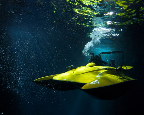 “Scubacraft”是世界上第一艘既能自主潜水，又能在水面上快速航行的航船。 最大潜水深度可达约30米。