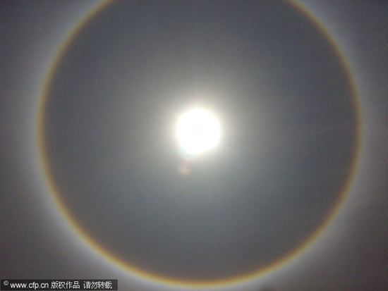 2010年4月27日中午11时30分左右，龙岩中心城市上空出现奇特日晕现象。