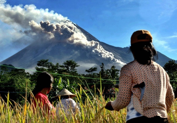  默拉皮火山