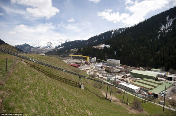 隧道的入口处。该隧道将使得意大利与瑞士两国之间的铁路旅程缩短1个小时