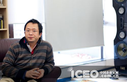 更愿意以两个硕大音箱为背景，不想做“烈士”的周鸿祎希望放大自己的声音