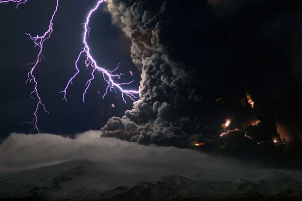 冰岛火山闪电