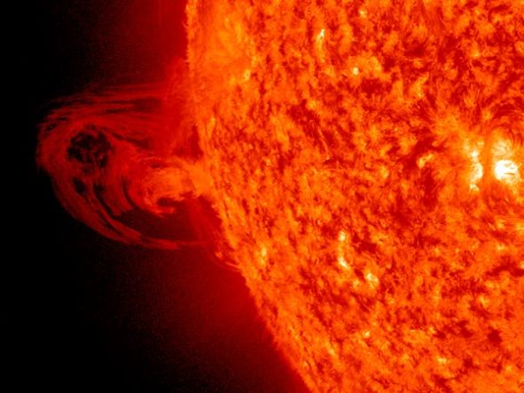 一周太空图片精选:太阳表面喷射等离子体(图)_
