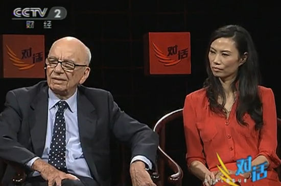 新闻集团董事长默多克(左)与妻子邓文迪 新闻集团董事长默多克(左)与妻子邓文迪