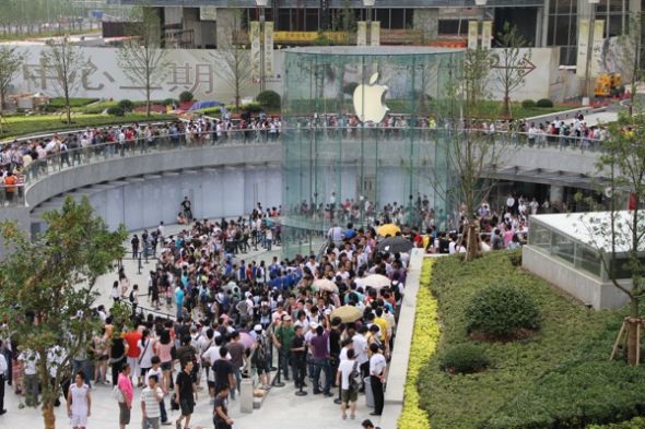 中国上海的苹果零售店异常火爆 中国上海的苹果零售店异常火爆