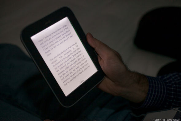 Electronic book reader uses electronic ink screen, do not support be in a poor light, cannot use in darkness. New fund Nook broke through this one limitation. 