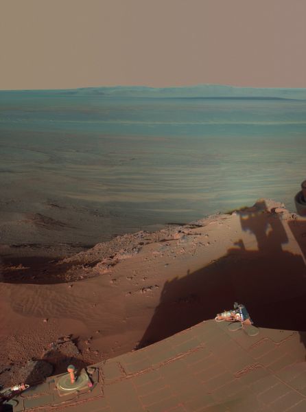 这些照片的拍摄时间是火星当地时间傍晚4:30~5:00之间，在拍摄时，机遇号甚至把自己的一部分太阳能板也拍进去了