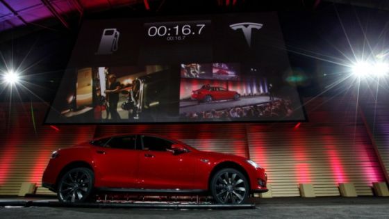 Tesla发布新功能:90秒给电动汽车换电池|电池|