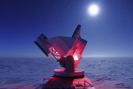 位于阿蒙森-斯科特南极站的南极望远镜一直在不间断地观测宇宙