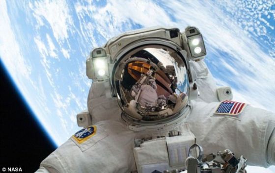 逃生计划：目前当国际空间站上的宇航员遇到医疗紧急情况时，可以借助逃生舱在几个小时内返回地球