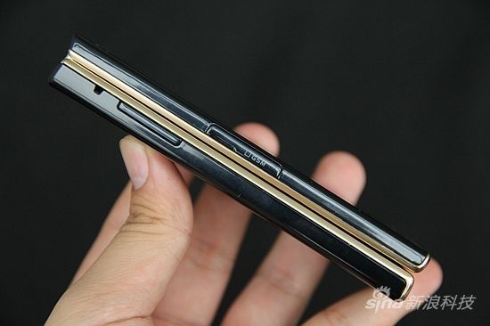 翻盖造型商务智能手机 三星大器III评测